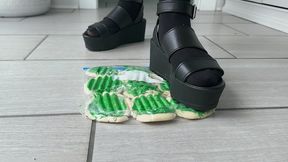 Cookies Smash Under Black Wedges