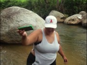 Buscando donde follar en el rio de medellin
