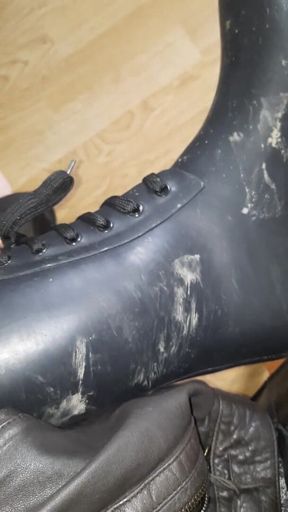 Dirty rubberboots with leatherpants