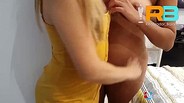 brazillian bull, Realizador Baiano iniciando esposa do amigo no bi feminino na festinha liberal entre casais do sexyrede! Brazilian Hotwife Primeiro MENAGE com bi , lésbico . Swing amador Casai