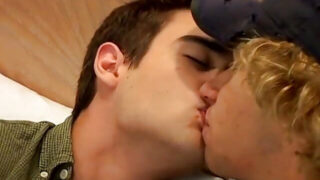 Casey Wood et Zack Randall se pilonnent mutuellement le cul dans une action de couple torride