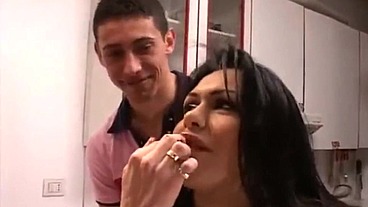 YURI GAÚCHO - Shemale in orgy with gifted