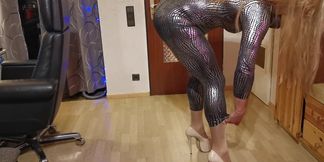 Silver Catsuit high Heels and shiny Pantyhose