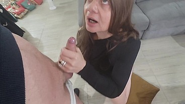 Hier pour sa fête je lui taille une bonne grosse pipe dans ma nouvelle tenu