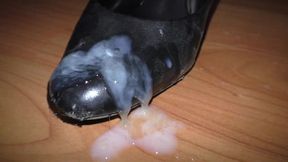 I CUM ON MY WIFE SHOES