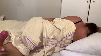 Jerking off while stepmom is naked and then she up