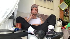 bienvenue david luca ! mets toi a l aise et tape toi une queue