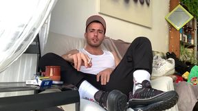 bienvenue david luca ! mets toi a l aise et tape toi une queue