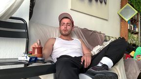 bienvenue david luca ! mets toi a l aise et tape toi une queue