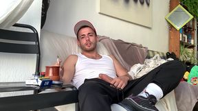 bienvenue david luca ! mets toi a l aise et tape toi une queue