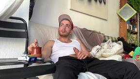 bienvenue david luca ! mets toi a l aise et tape toi une queue