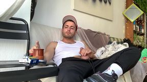 bienvenue david luca ! mets toi a l aise et tape toi une queue