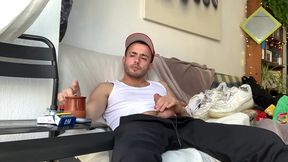 bienvenue david luca ! mets toi a l aise et tape toi une queue