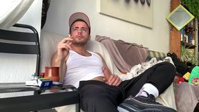 bienvenue david luca ! mets toi a l aise et tape toi une queue