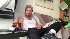 bienvenue david luca ! mets toi a l aise et tape toi une queue