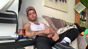 bienvenue david luca ! mets toi a l aise et tape toi une queue