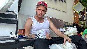 bienvenue david luca ! mets toi a l aise et tape toi une queue