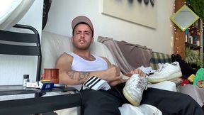 bienvenue david luca ! mets toi a l aise et tape toi une queue