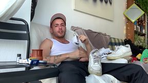 bienvenue david luca ! mets toi a l aise et tape toi une queue