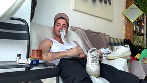 bienvenue david luca ! mets toi a l aise et tape toi une queue