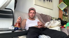 bienvenue david luca ! mets toi a l aise et tape toi une queue