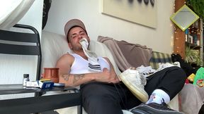 bienvenue david luca ! mets toi a l aise et tape toi une queue