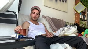 bienvenue david luca ! mets toi a l aise et tape toi une queue