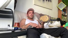 bienvenue david luca ! mets toi a l aise et tape toi une queue
