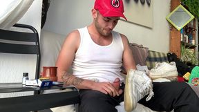 bienvenue david luca ! mets toi a l aise et tape toi une queue