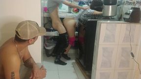 mi novia me cumple fantasia de cornudo!!! con mi amigo