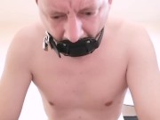 Douleur et humiliation pour une bonne chienne