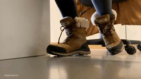 SHOEPLAY IN UGG BOOTS - MP4 HD