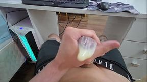 GOZANDO DENTRO DA CAMISINHA