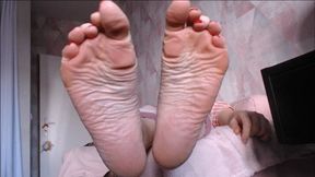 Bare Feet 11 Size wrinkled Soles