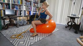 Whitney Blows and Rides a Q24 (MP4 - 1080p)
