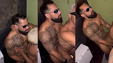 Aquela foda gostosa no banheiro da balada com esse gostoso