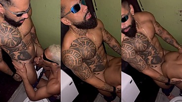 Aquela foda gostosa no banheiro da balada com esse gostoso