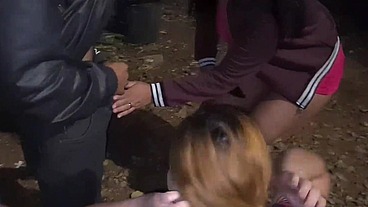 IFOODA Na praça da cidade dando a buceta e mamando os motoboy - levamos muita porra na boca