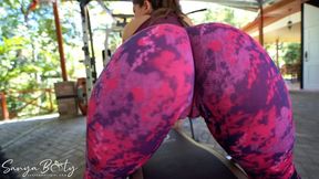 Peaches Twerk in Leggings With Cameltoe