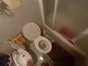 Alex Magni umilia e piscia in faccia a vecchia depravata