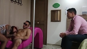 Regalo de cumpleaños para mi mejor amigo una belleza latina que baila muy rico leche en la cara