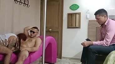 Regalo de cumpleaños para mi mejor amigo una belleza latina que baila muy rico leche en la cara