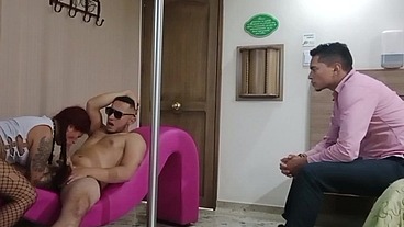 Regalo de cumpleaños para mi mejor amigo una belleza latina que baila muy rico leche en la cara