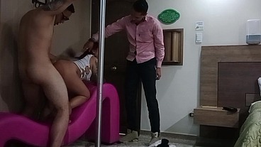 Regalo de cumpleaños para mi mejor amigo una belleza latina que baila muy rico leche en la cara