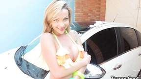 Banging tbabe in car wash