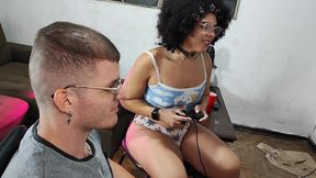 sofie lollipop perdeu no video game pro carmona teve que chupar o pau dele ate ele gozar na boca dela