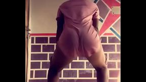 Big booty (@essel jnr)