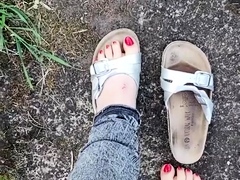 Amateur Foot Fetish Girlfriend Sucks and gives a Footjob