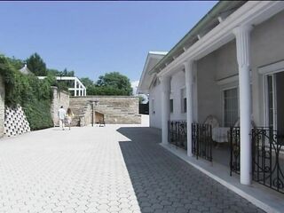 Hot Tia Carrera puts her large boobs at the disposal to please