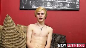 ”Pawg skinny twink spreads his legs & takes toy inside”